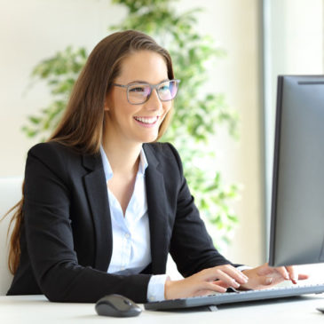 Bewegte Pause | Mit diesen 4 Übungen zur aktiven Pause im Büro