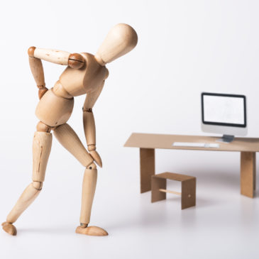 Rückenschmerzen im Büro – was tun? | 5 Schritte-Guide