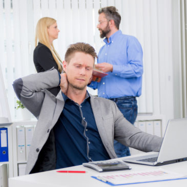 Die 3 besten Nackenübungen fürs Büro