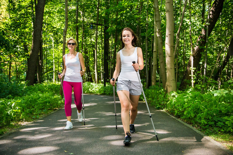 Firmenfitness Konzept Nordic Walking